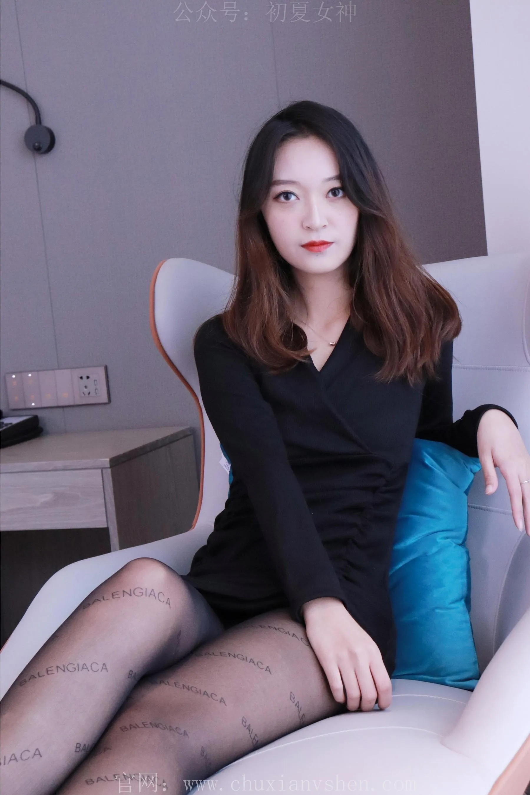 初夏女神 NO.013 依依黑色瘦身连衣裙搭小黑皮鞋 [146P]插图1